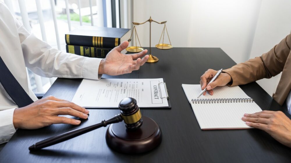 Pourquoi les employeurs ont besoin d’un avocat spécialisé en droit du travail
