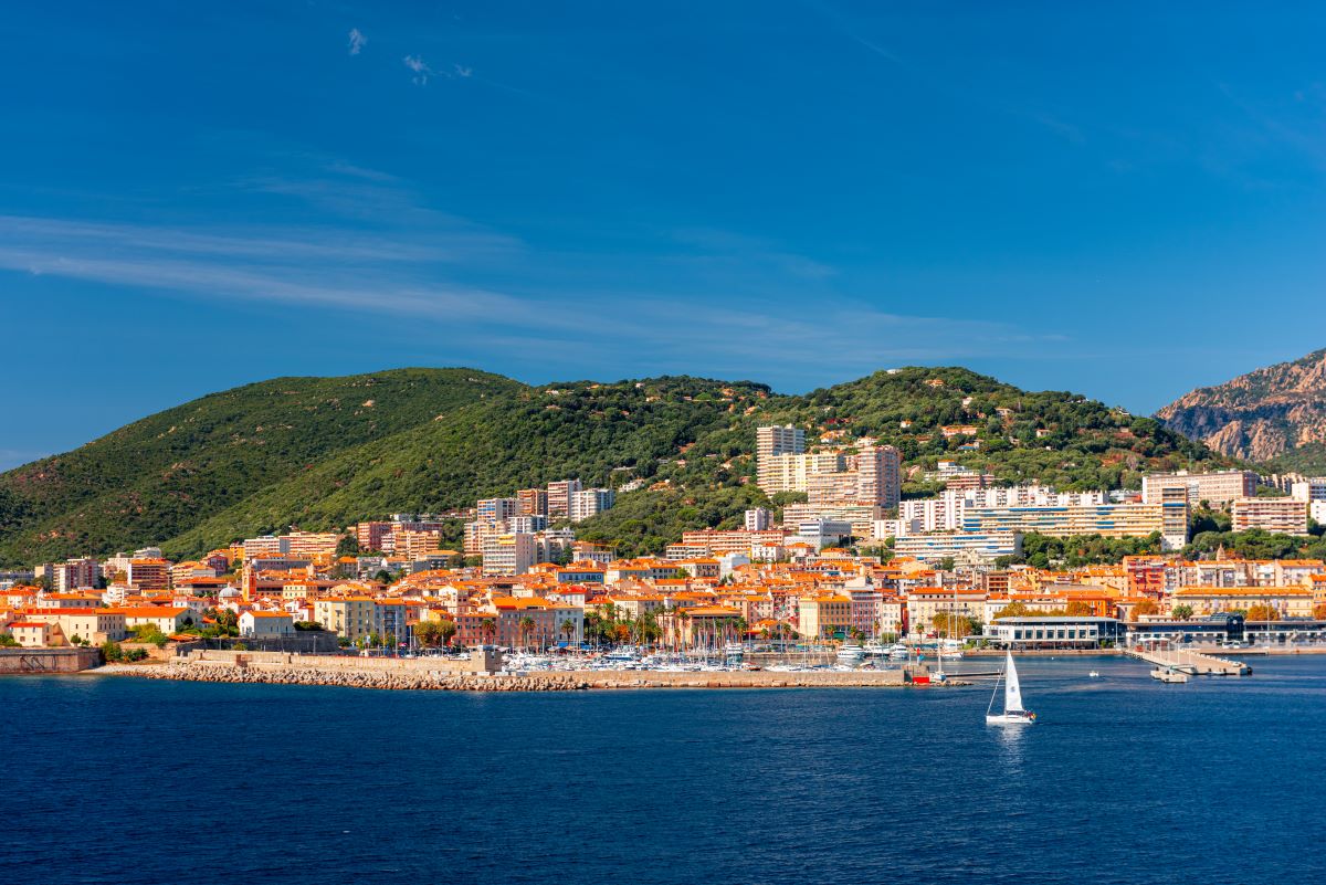 Habiter en corse à la retraite : y a-t-il des dangers ?