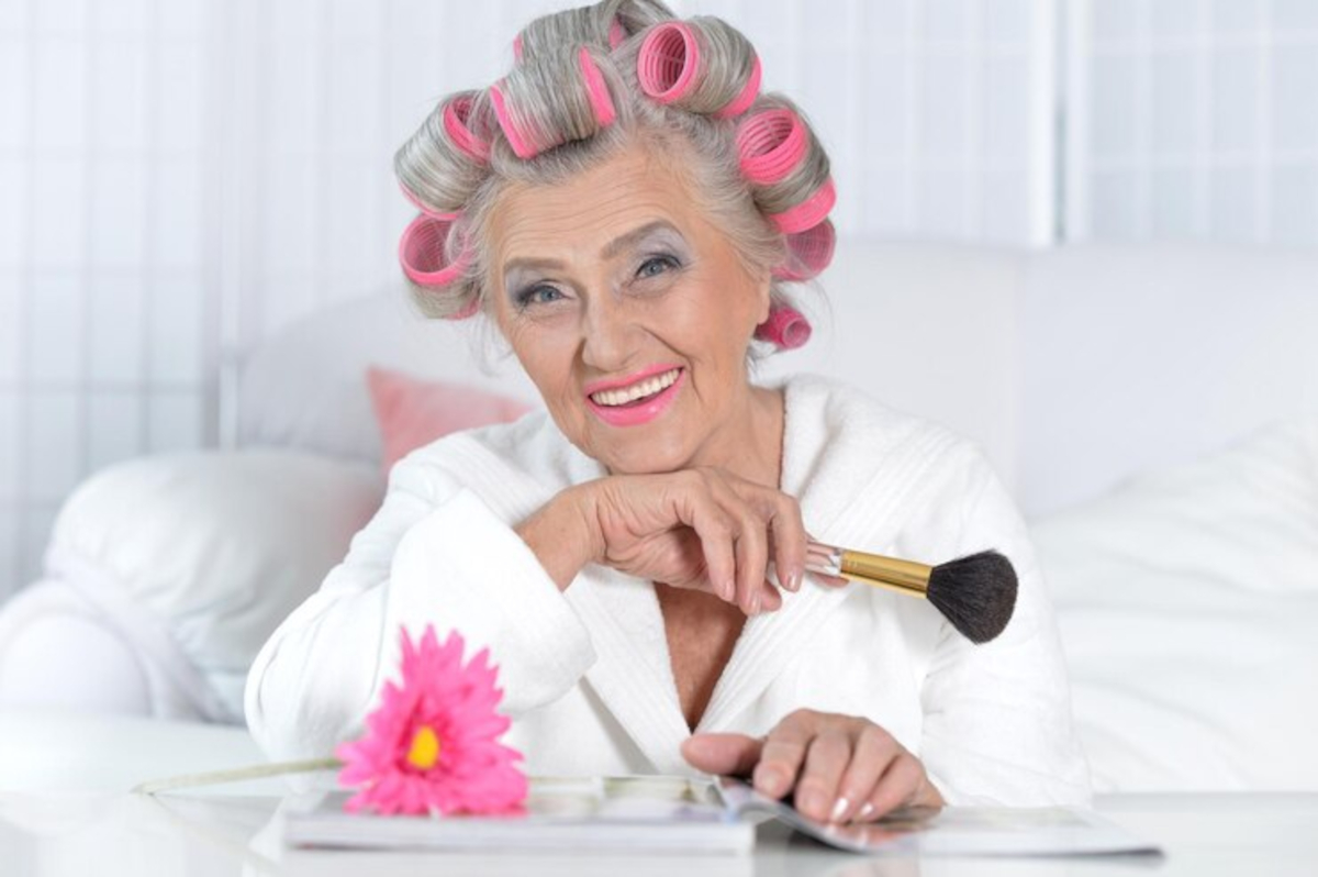 Maquillage pour femme de 80 ans : astuces pour un maquillage naturel adapté aux rides