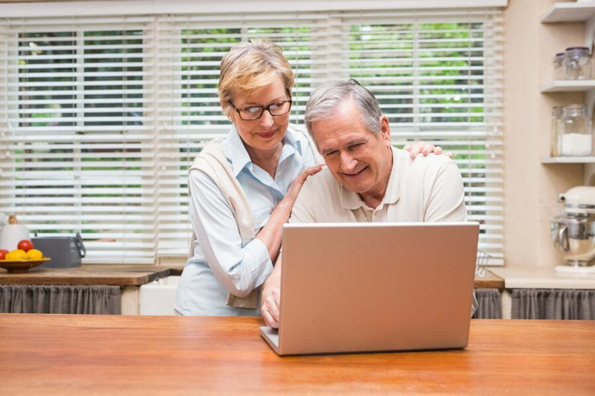 Ordinateur portable pour senior : Facilitez l’utilisation avec des modèles adaptés