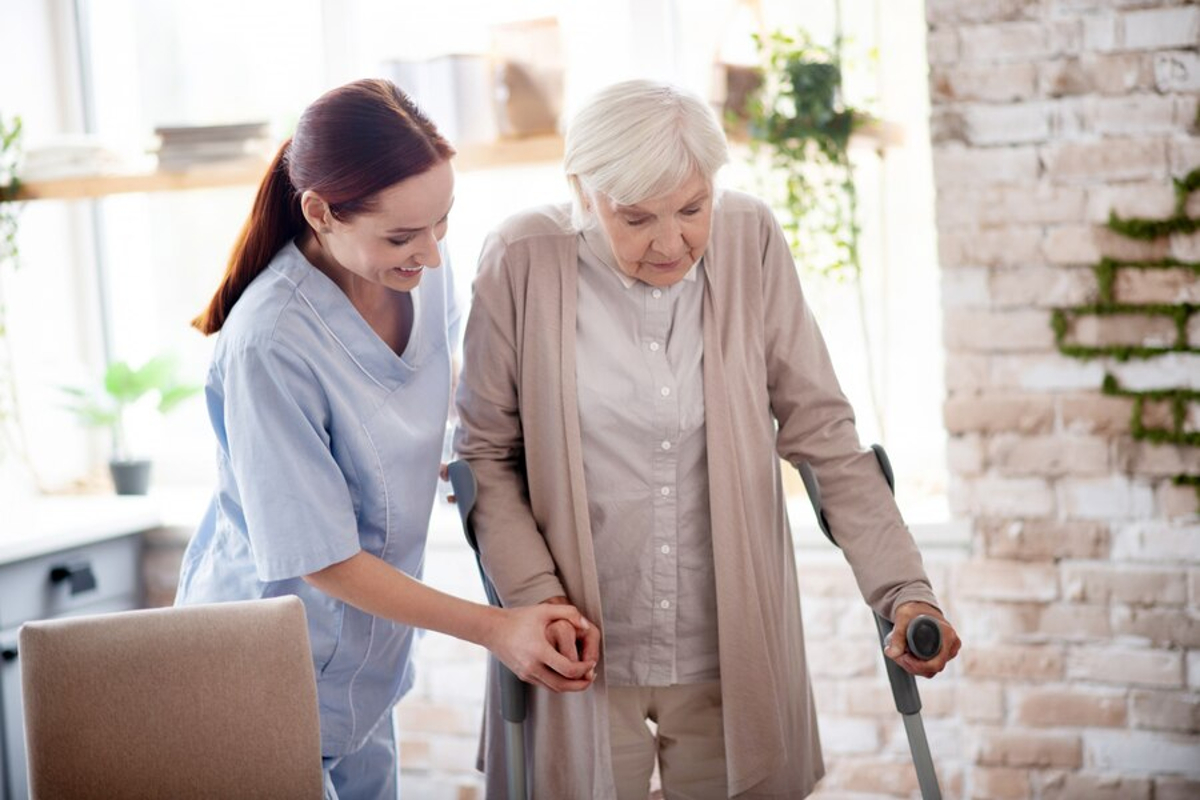 Téléassistance pour personnes âgées : quel est le meilleur ? Comparatif ?