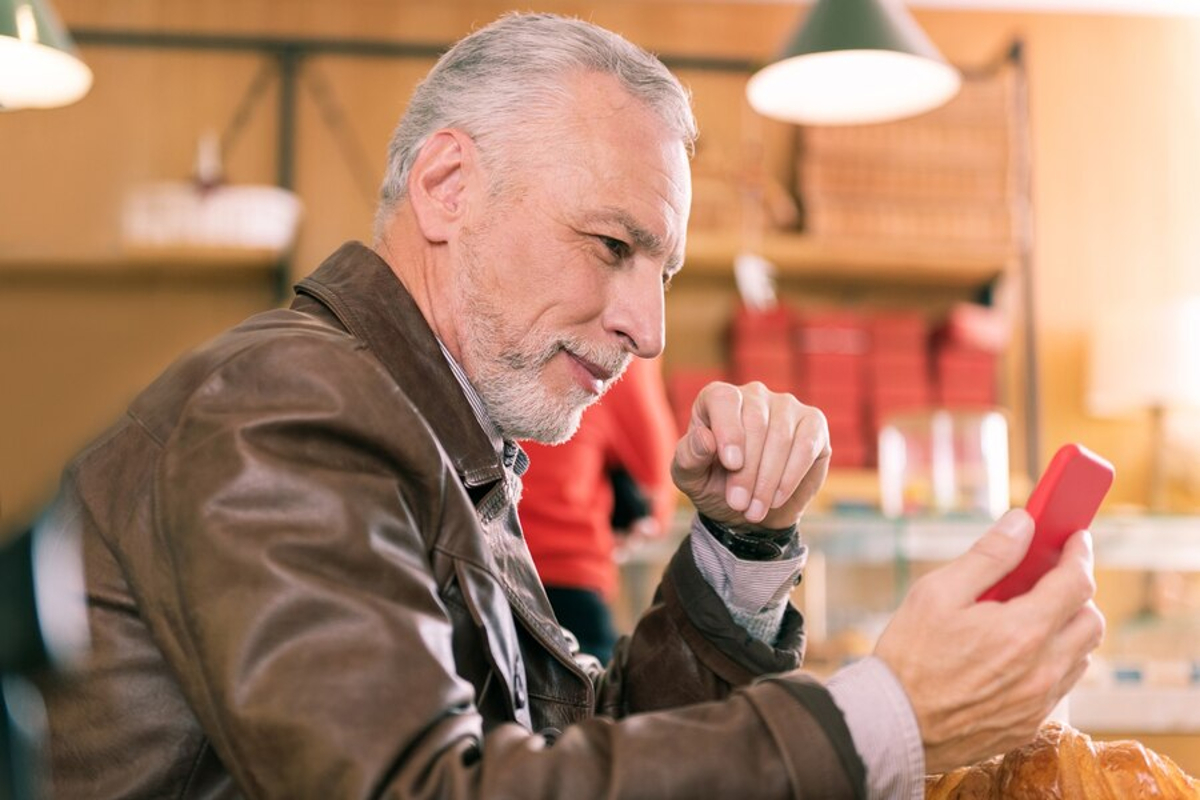 Téléphone portable pour senior avec grosses touches : notre sélection