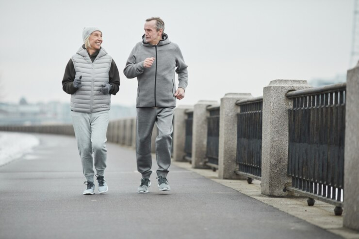 Marcher en toute sécurité : les chaussures idéales pour les seniors