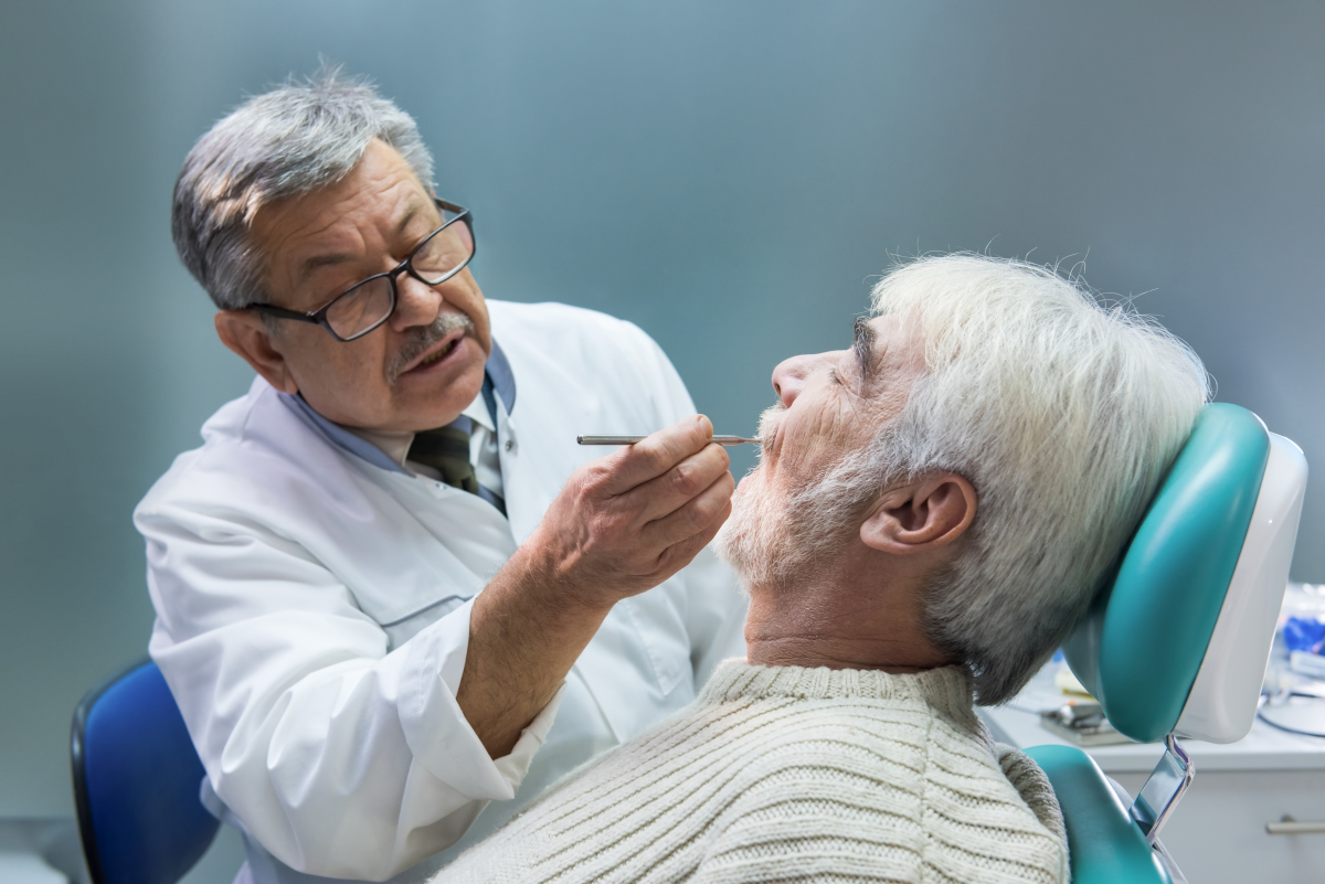 Les risques de faire appel à un dentiste de garde quand on est sénior ?