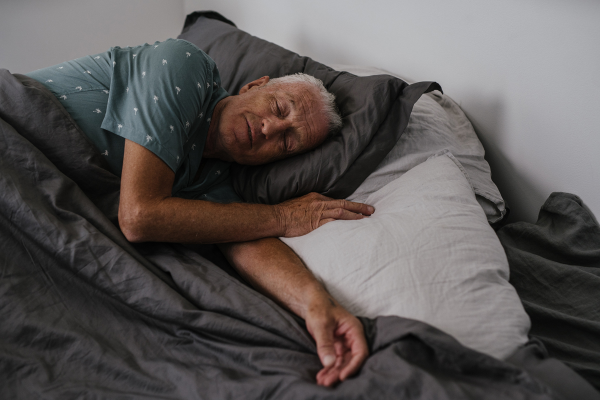 Comment l’huile CBD full spectrum peut aider les seniors à gérer leur sommeil