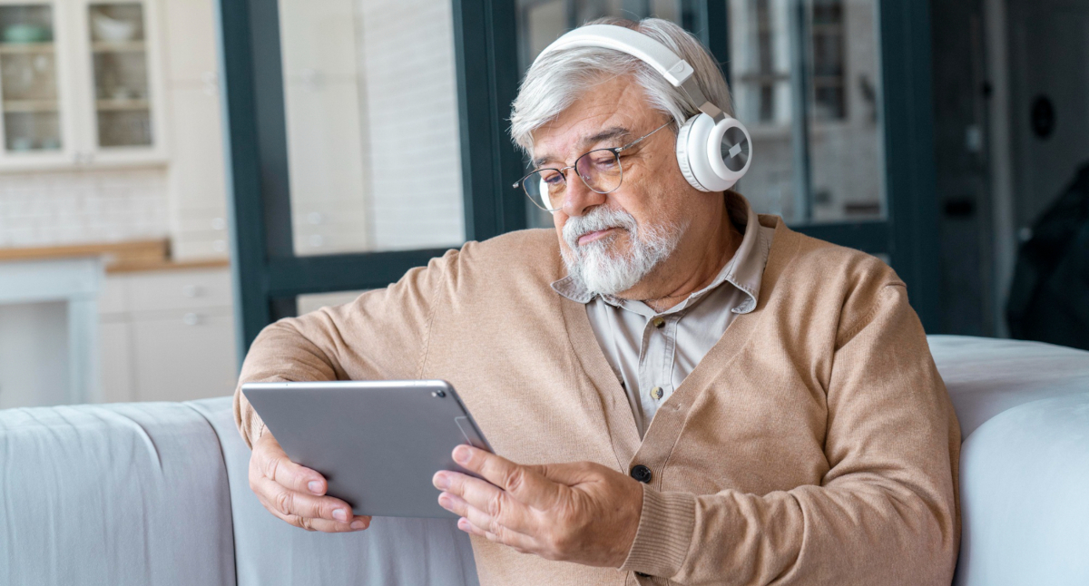 Lecteur de livre audio pour senior : comment bien choisir son appareil ?
