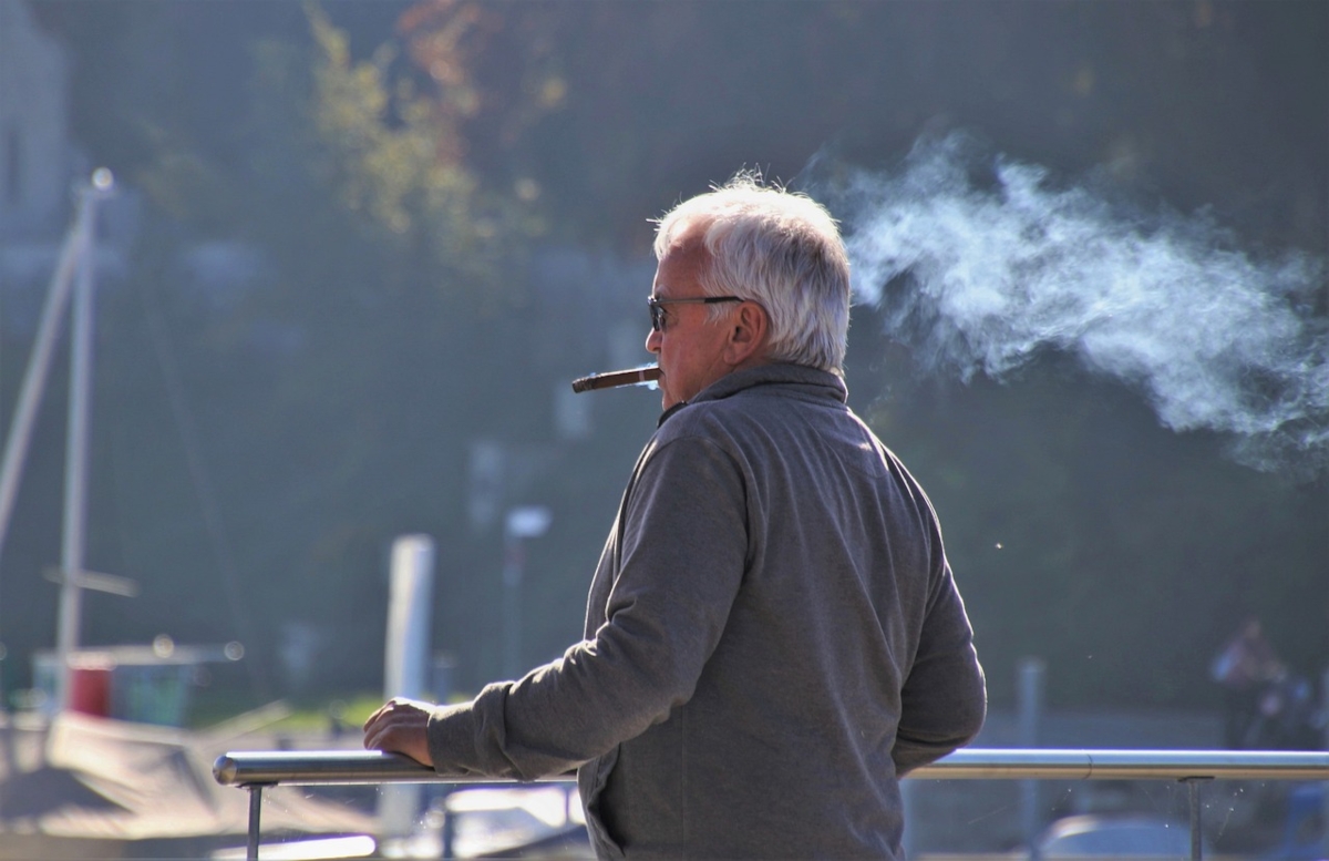 Peut-on fumer une cigarette électronique en maison de retraite ?