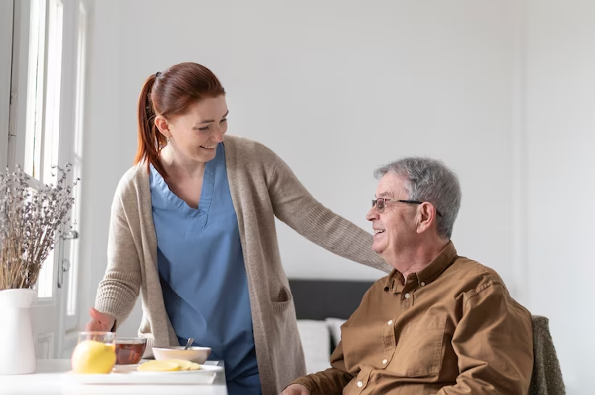 Attendre une place en maison de retraite : comment gérer la situation ?