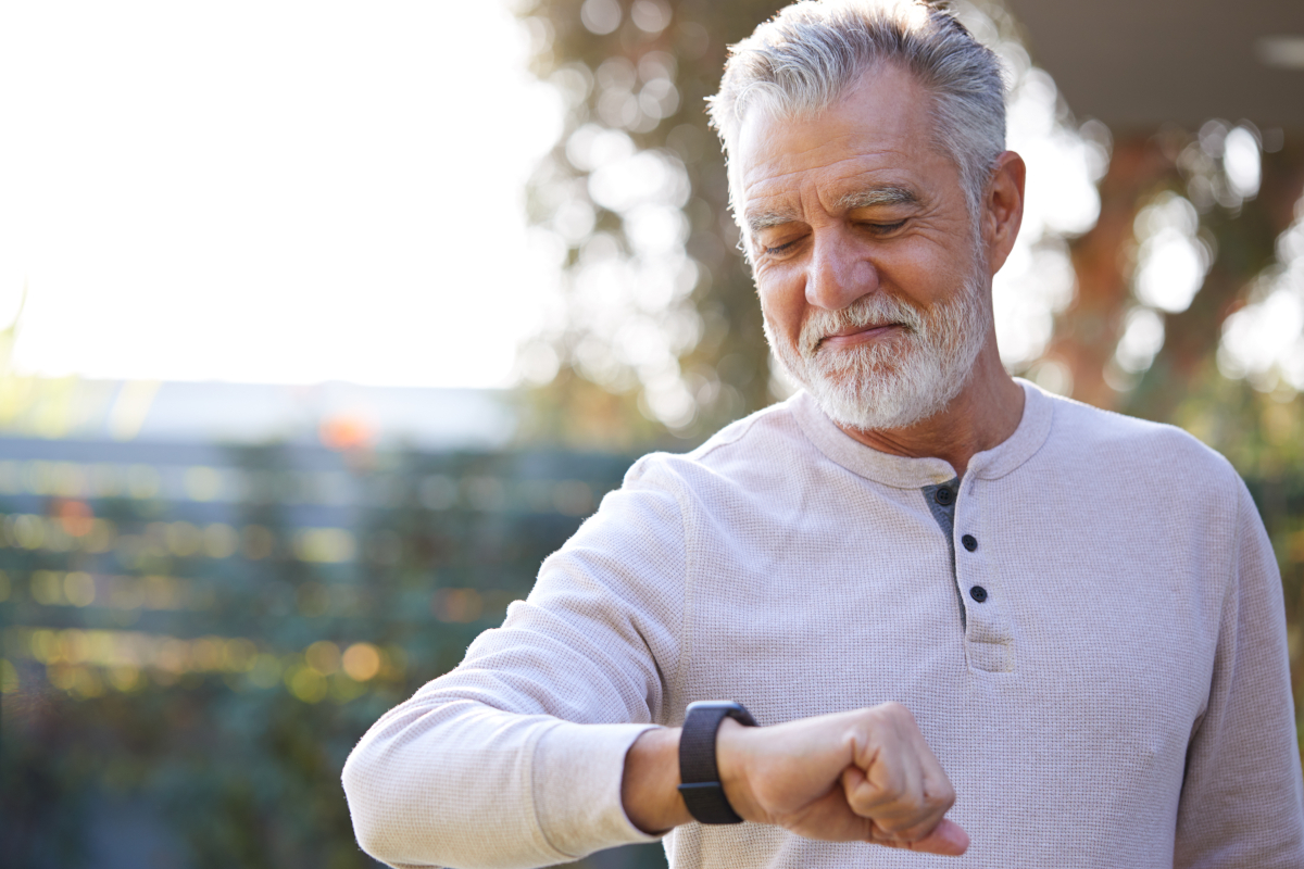 La montre connectée sans abonnement pour seniors : la liberté de rester connecté