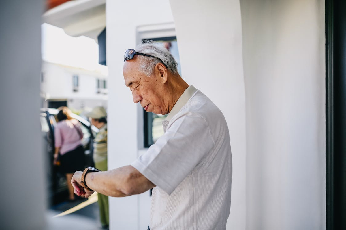 La montre GPS Alzheimer sans abonnement : la solution pour la sécurité