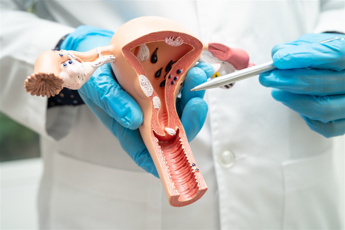 réaliser une biopsie du col