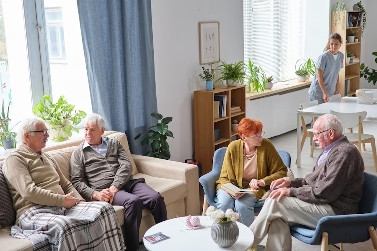 Vivre en résidence pour seniors : les avantages d’une communauté solidaire