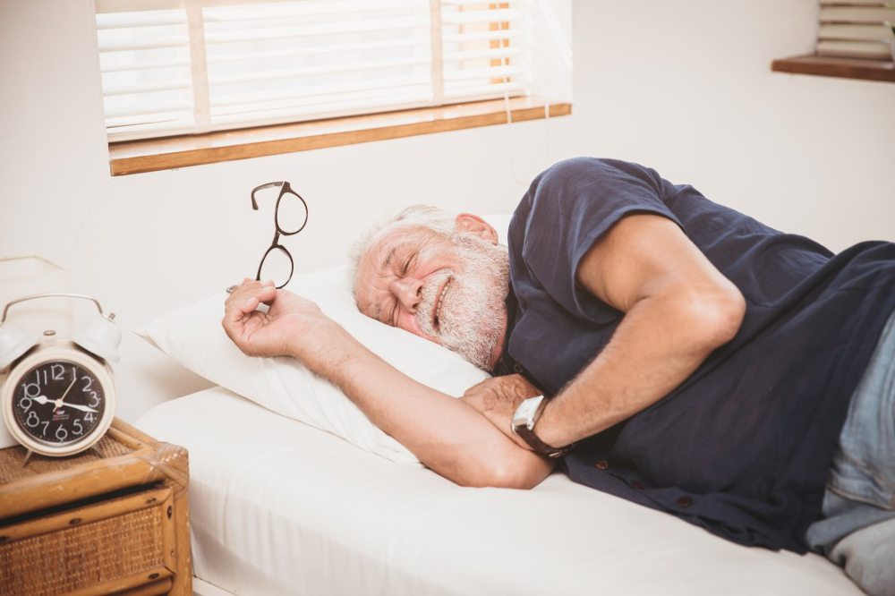 Les personnes âgées ont-elles besoin de moins de sommeil ?