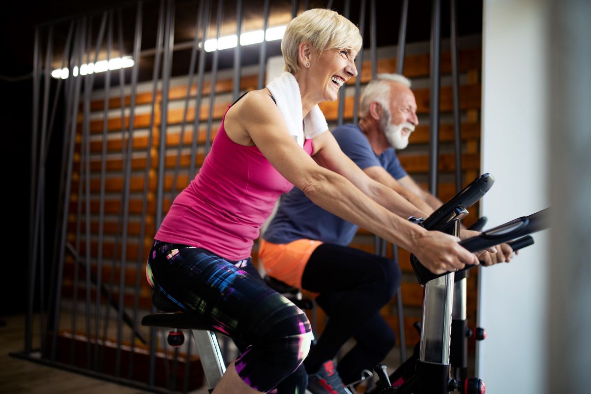 Choisir le bon vélo d’appartement pour les seniors : nos conseils