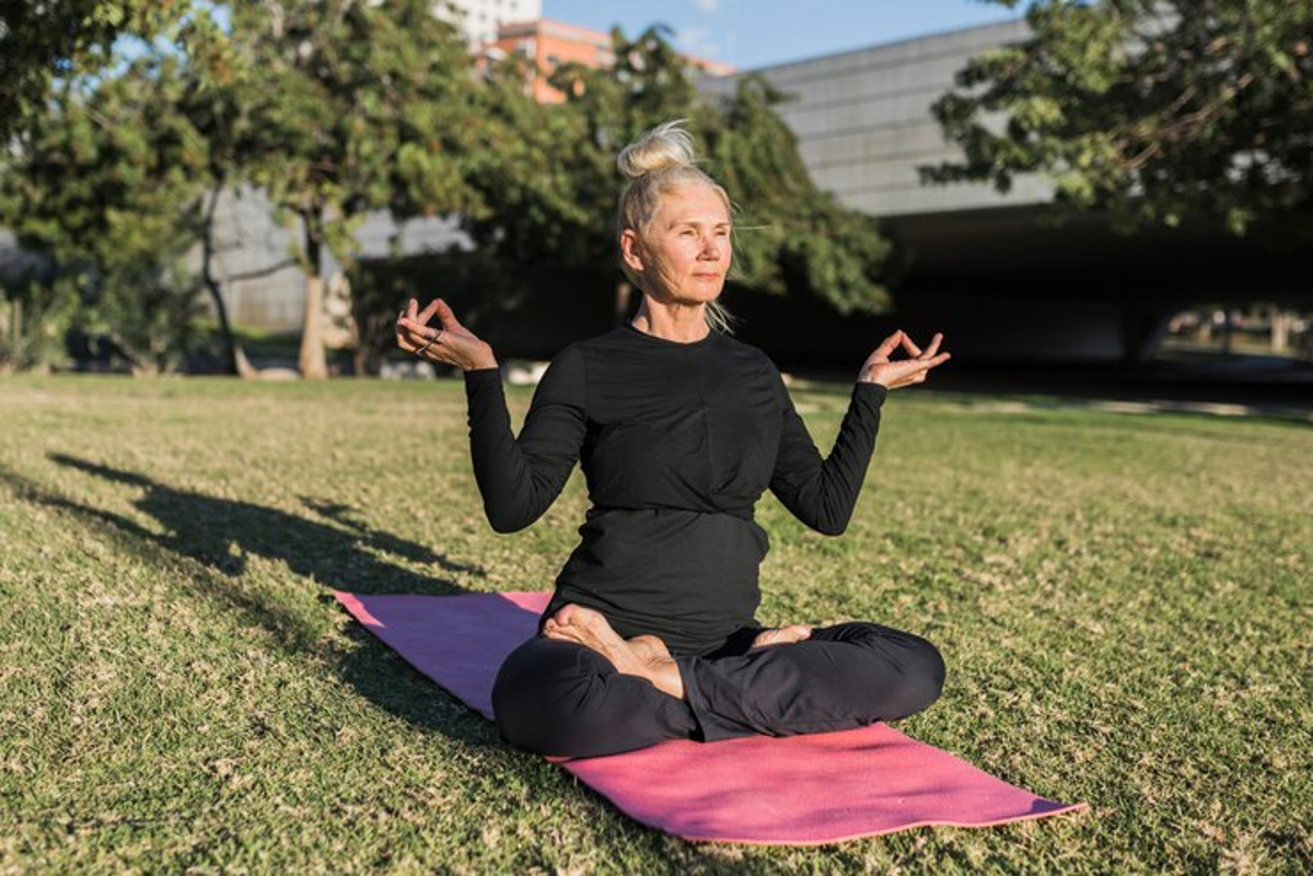 Yoga pour les seniors : cette pratique millénaire peut améliorer votre bien-être